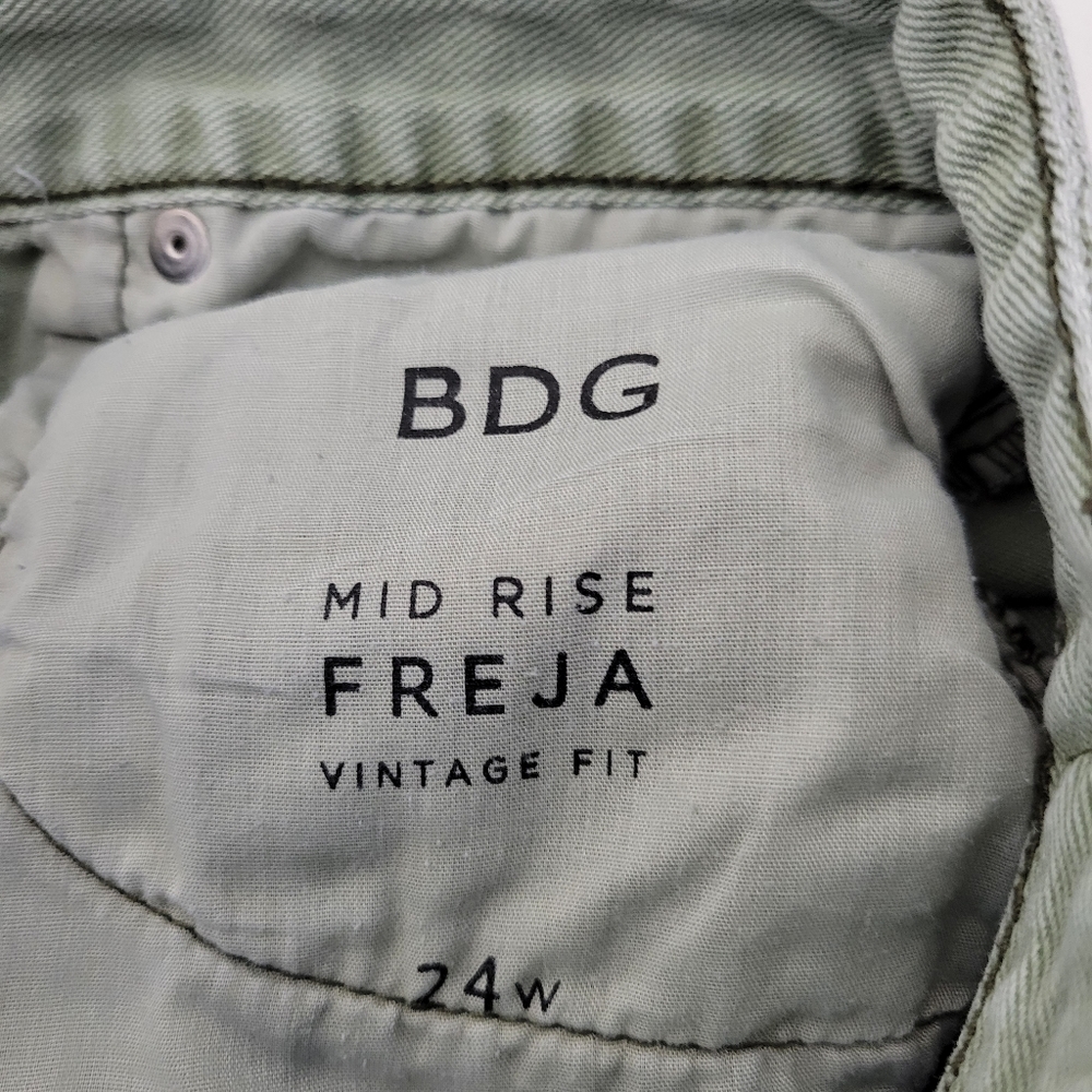 BDG Green Distressed Shorts Size 24 - Picture 9 of 10